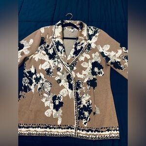 Chicos Women’s Floral-Print Taupe Double-Breasted Sweater Blazer
